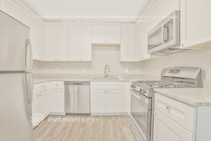 Building Photo - 2694 Candler Dr