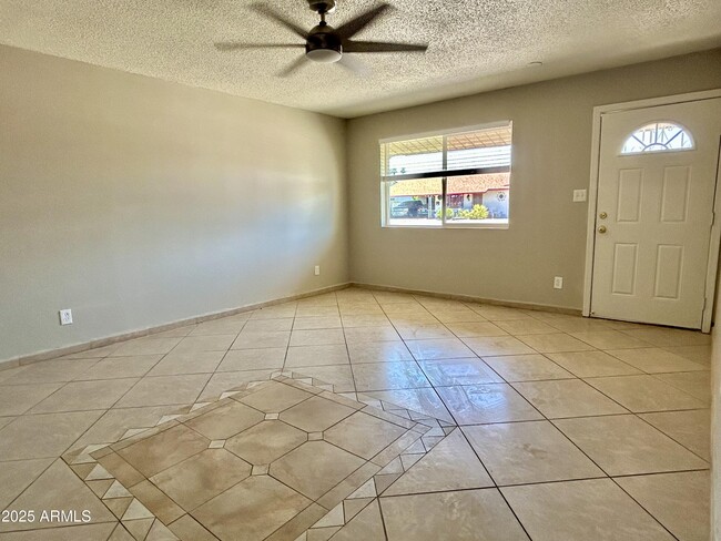 Building Photo - 4024 W Las Palmaritas Dr