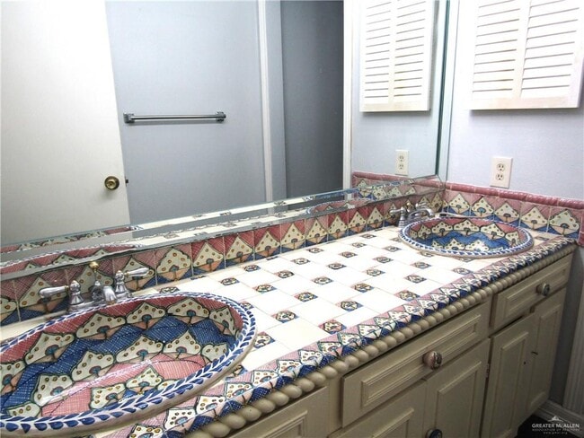 Building Photo - 41 Redbud Ave