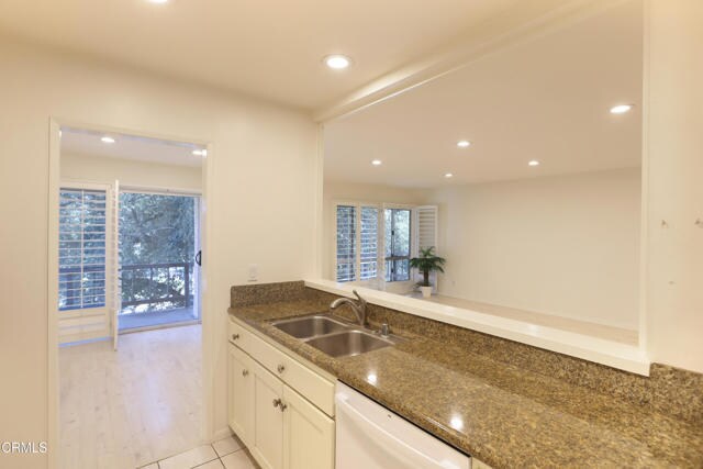 Building Photo - 1127 E Del Mar Blvd