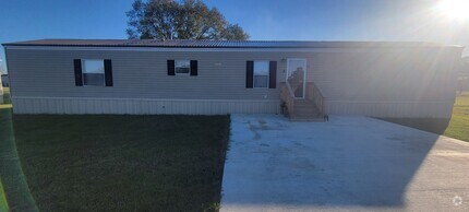 Building Photo - Mobile home in Country Setting