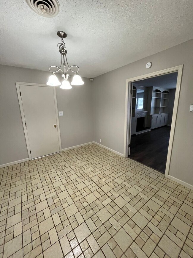 Building Photo - 1801-1803 N Forest Ave