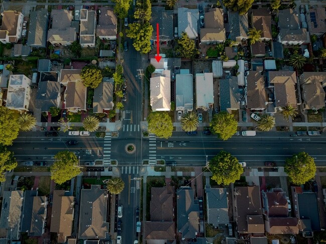 Building Photo - Remodeled 3bed 2 bath Single Family home