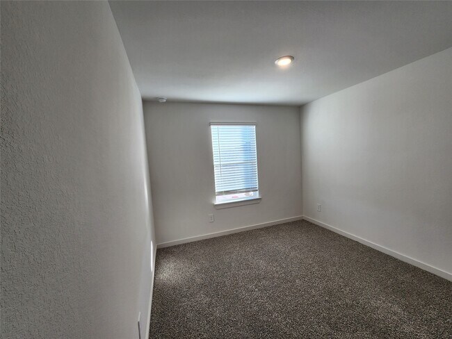 Building Photo - 30622 Wicklow Gdns Dr