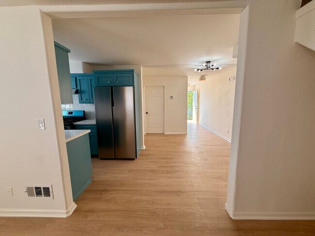 Building Photo - 1027 Coronado Terrace