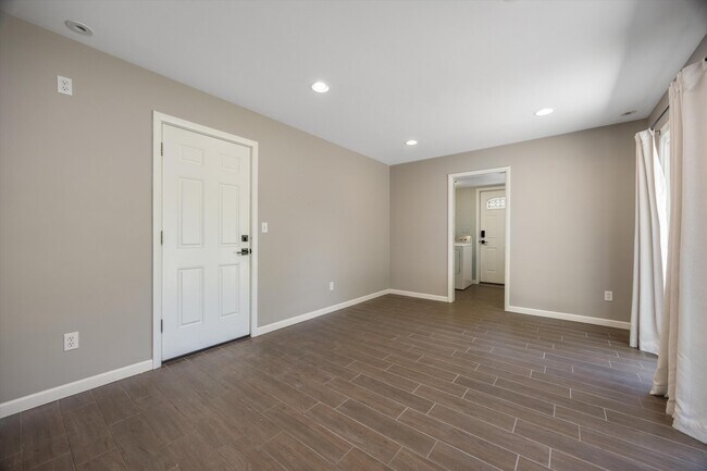 Building Photo - 4790 Belzair Dr