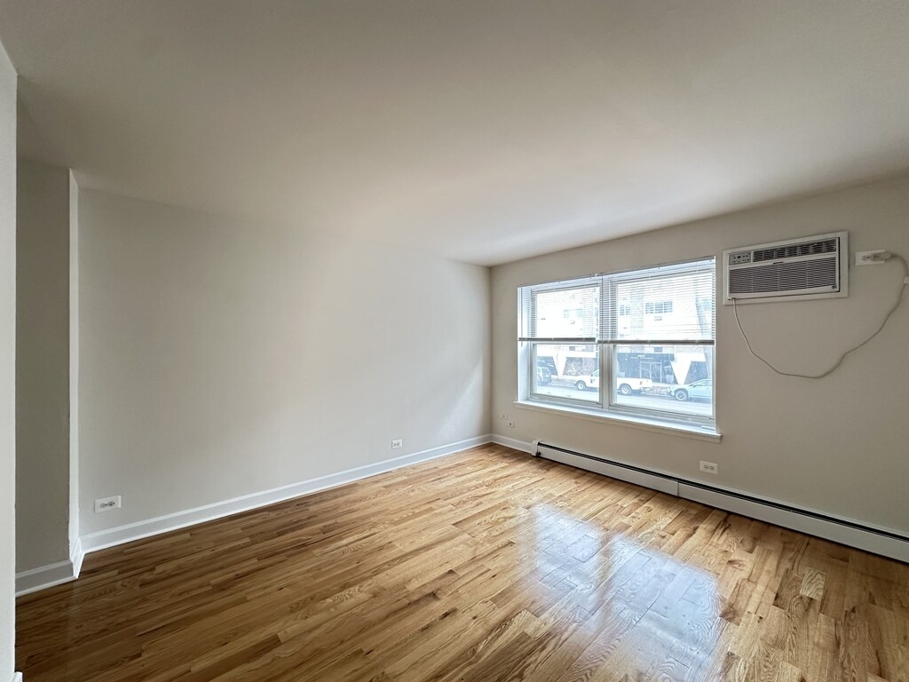 Building Photo - 6830 N Sheridan Rd