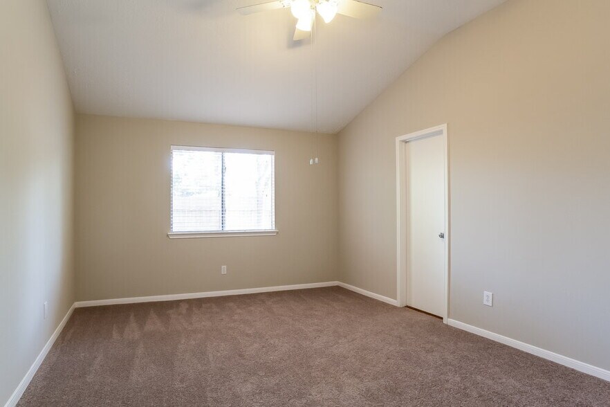 Building Photo - 28906 Loddington St