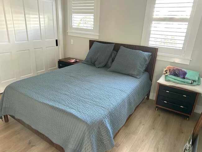 Building Photo - 2500 Burlington Ave N