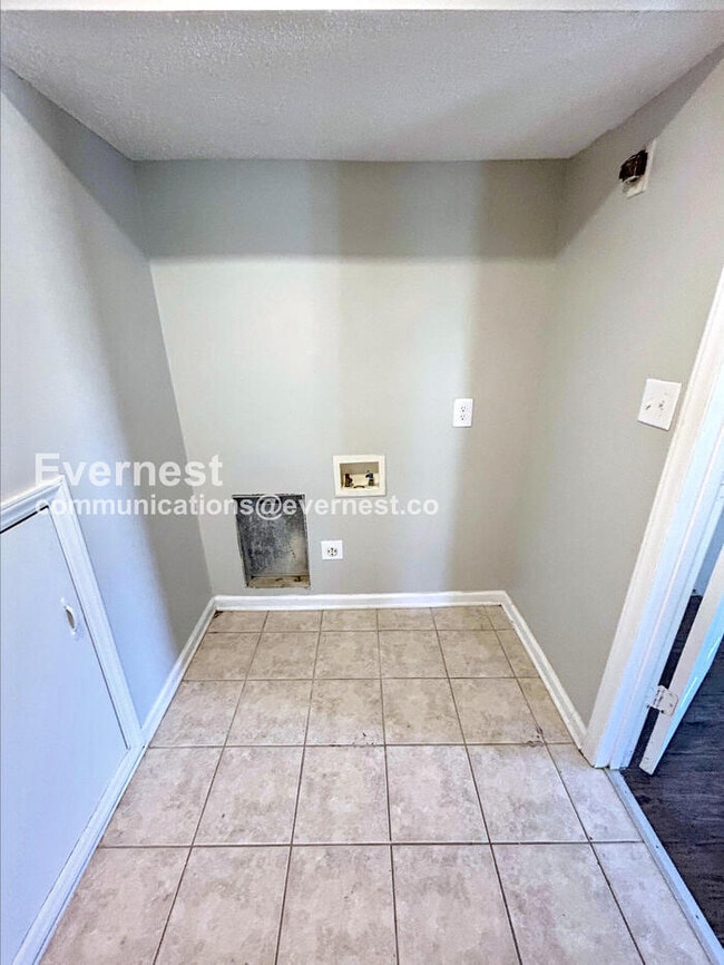 Building Photo - 4350 Wakeman Dr