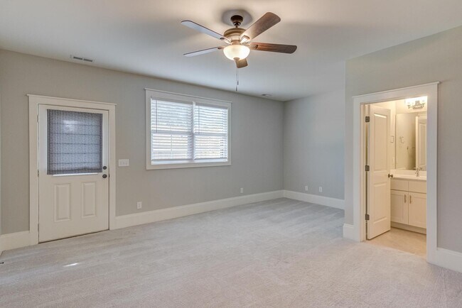 Building Photo - 208 Asher Springs Cir