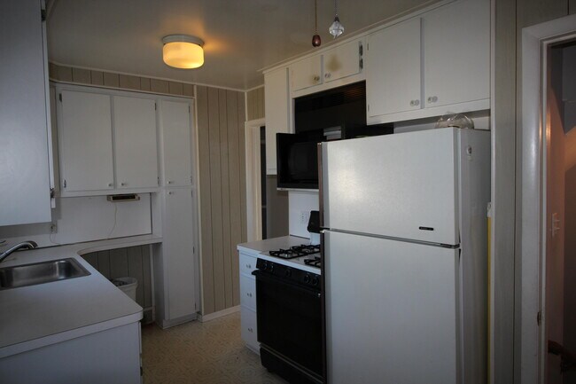 Building Photo - 14383 Mercedes