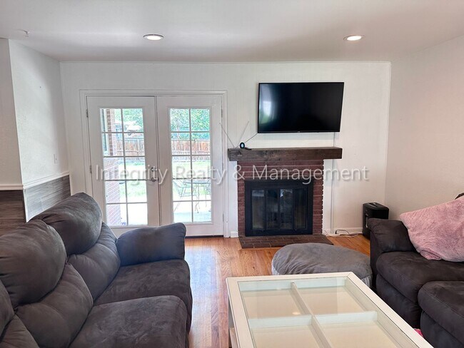 Building Photo - 3367 W Arlington Ave