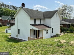 Building Photo - 903 Harding Ave