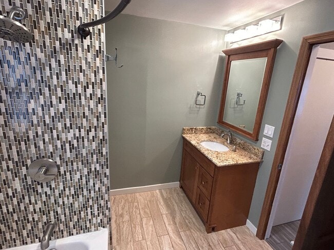 Building Photo - 475 W Kanawha Ave