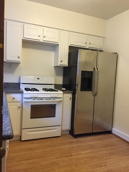 Building Photo - 2528 Beechwood Blvd