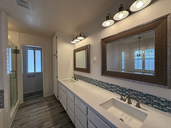 Building Photo - Charming 3BD/3BA Home in Ramona with Large Backyard, 2-Car Garage & In-Unit Laundry