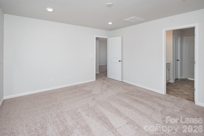 Building Photo - 1014 Hanover Crossing Dr