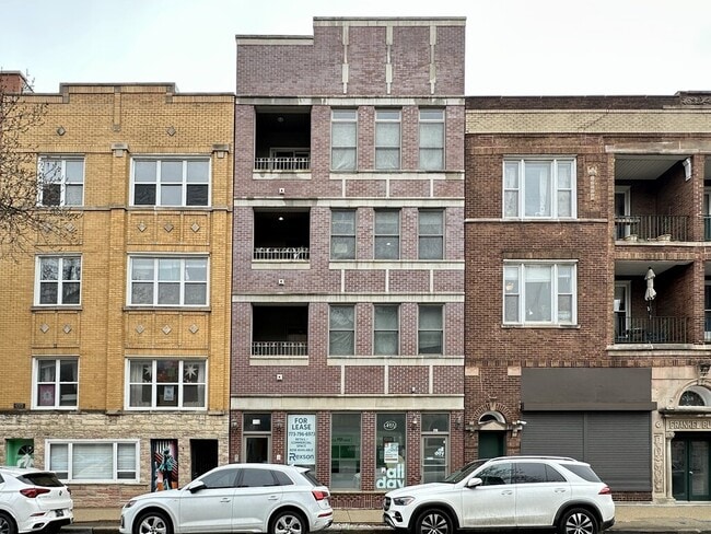 Building Photo - 907 N Damen Ave