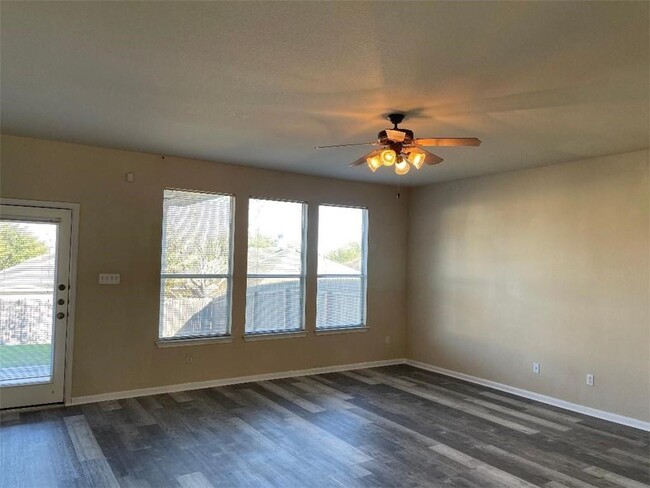 Building Photo - 9215 Pioneer Forest Dr
