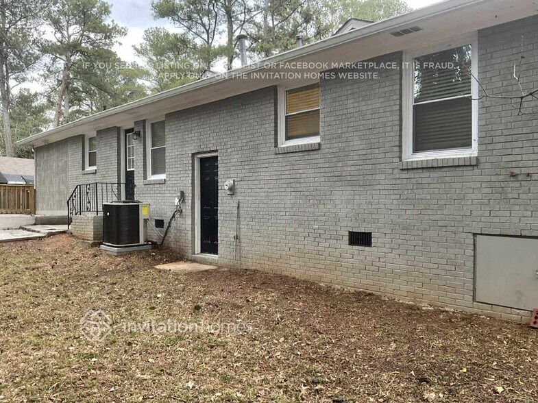 Building Photo - 415 Plainville Dr SW