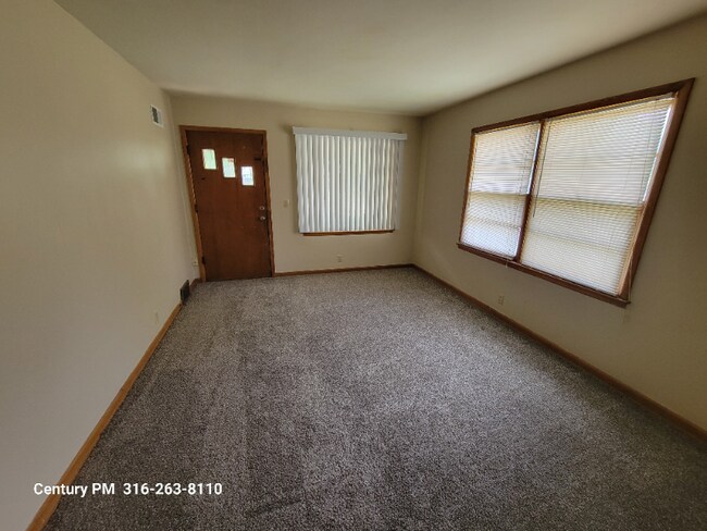 Building Photo - 244 N Fern St