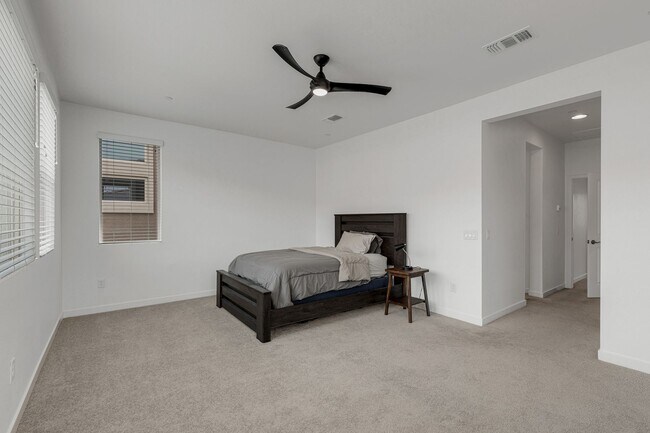 Building Photo - Luxurious Home in Henderson’s Desirable 89052 Community!