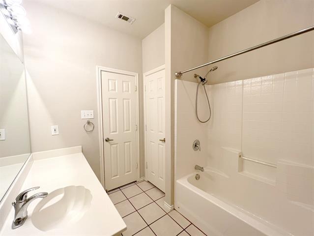 Building Photo - 2128 Carlotta Dr