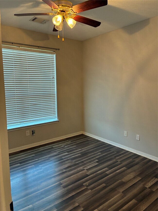 Building Photo - 14049 Overstreet Dr