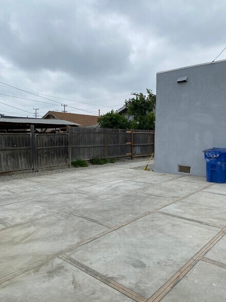 Building Photo - 5719 S Normandie Ave