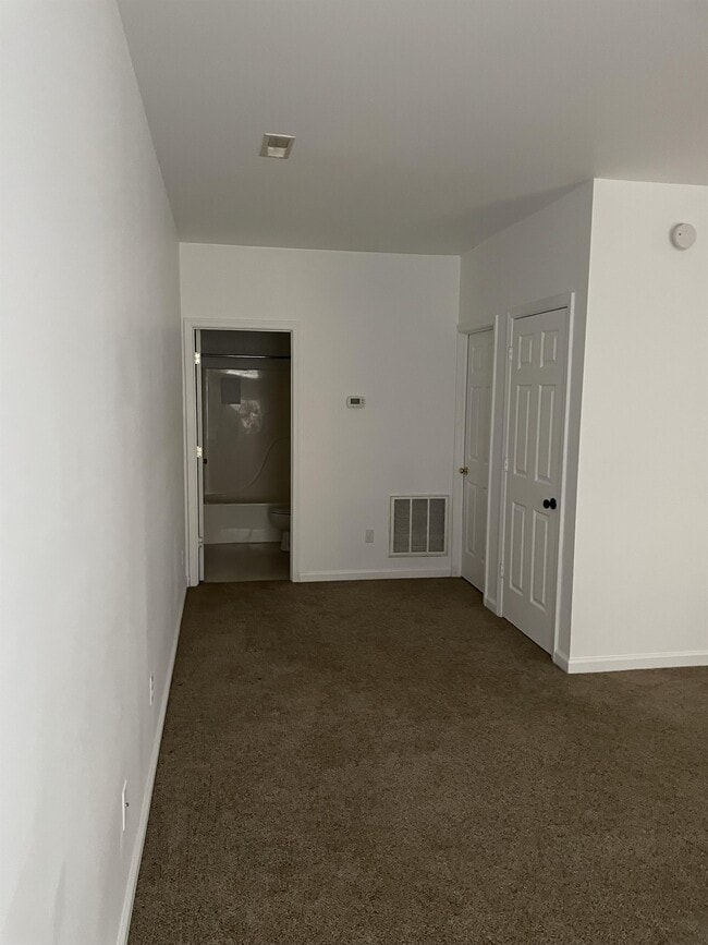 Building Photo - 115 Hartford Ct