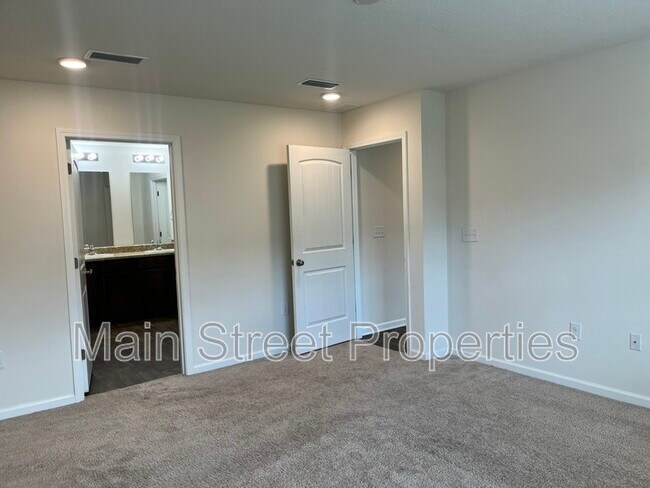 Building Photo - 5862 Blackhorse Cir