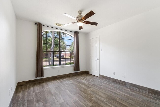 Building Photo - 10638 Desert Springs Cir