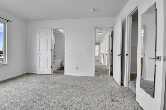 Building Photo - $2,600, 3-bed, 2-bath, located in Denver.
