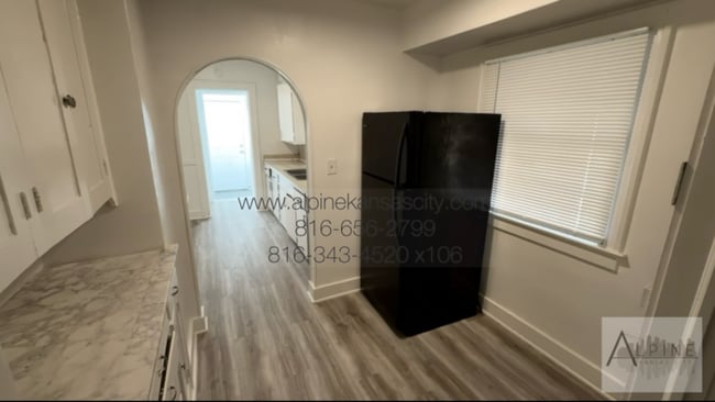 Building Photo - Updated Midtown Home AT Blue Hills Park! Corner Lot, Garage & Carport!