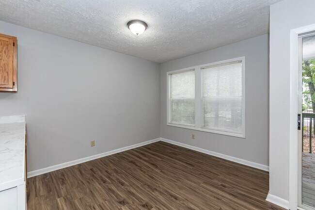 Building Photo - 6809 Willowbrook Dr