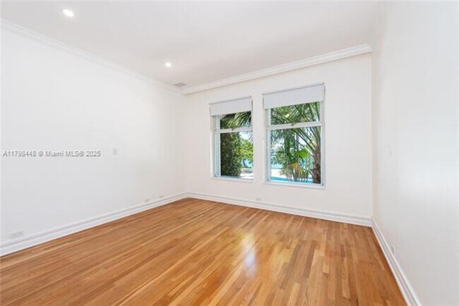 Building Photo - 621 N Mashta Dr