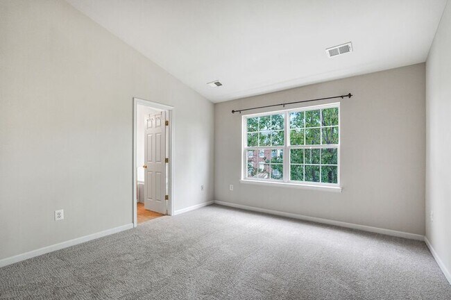 Building Photo - 1606 Wilcox Ave