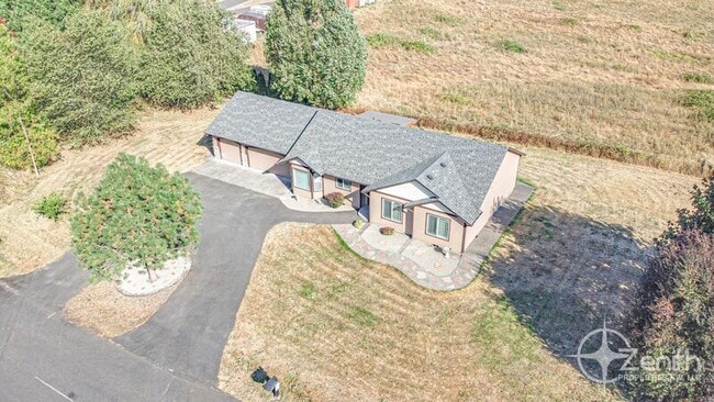 Building Photo - 516 NE 199th St