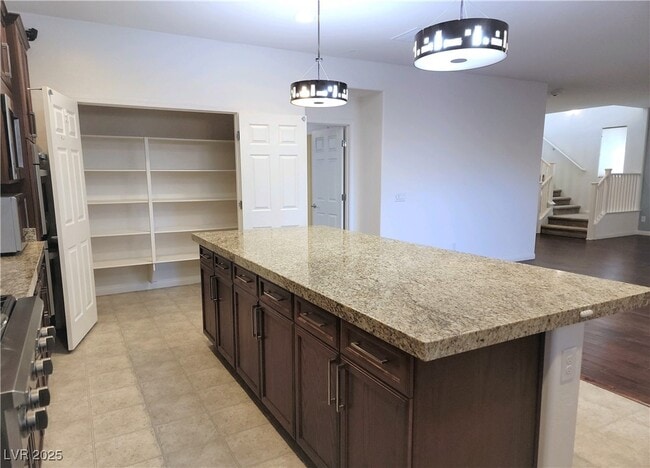 Building Photo - 10465 Saddle Mountain St