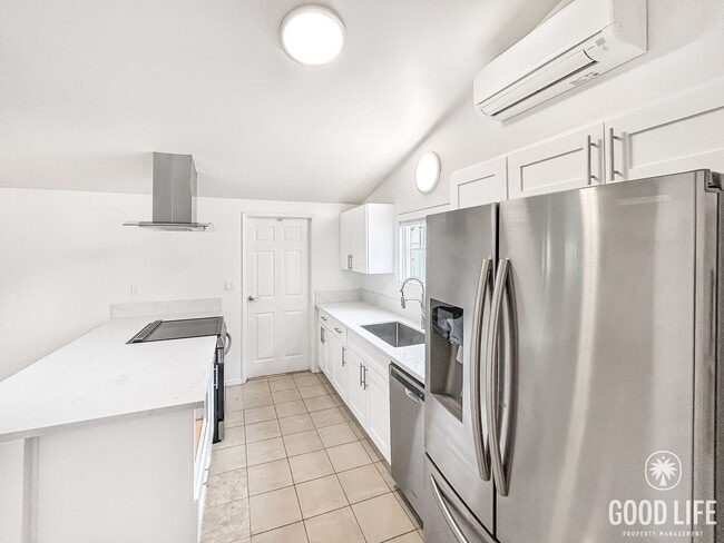 Building Photo - Beautiful 3B/2BA W/ Attached Garage and Up...
