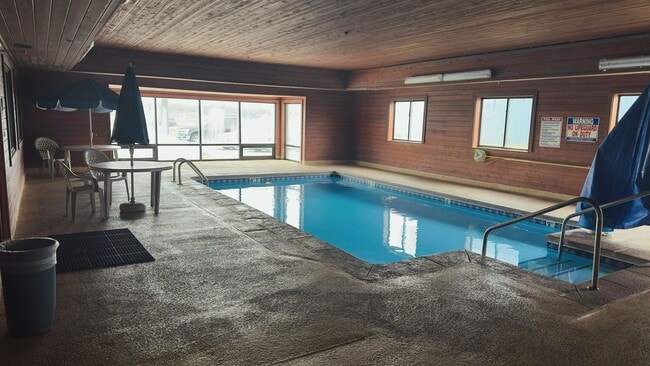 Building Photo - Motel 6- East Side