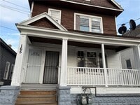 Building Photo - 165 Playter St