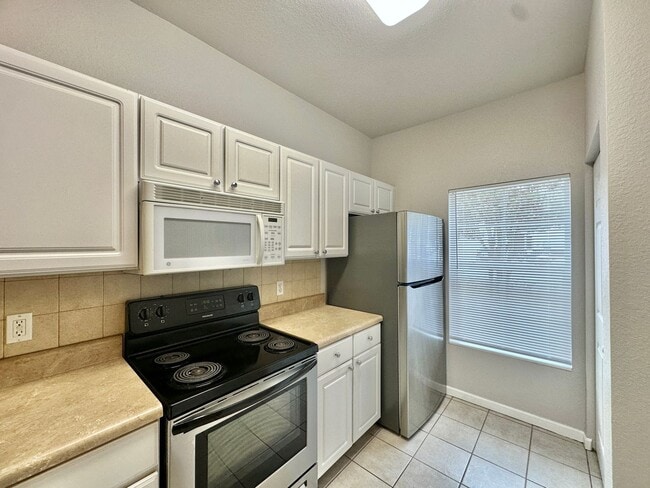 Building Photo - Stylish 2 bed, 2.5 Bath Condo in Magnolia Place | Private Garage | $1,550.00