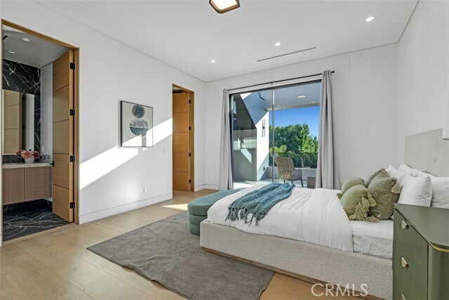 Building Photo - 13016 Chandler Blvd