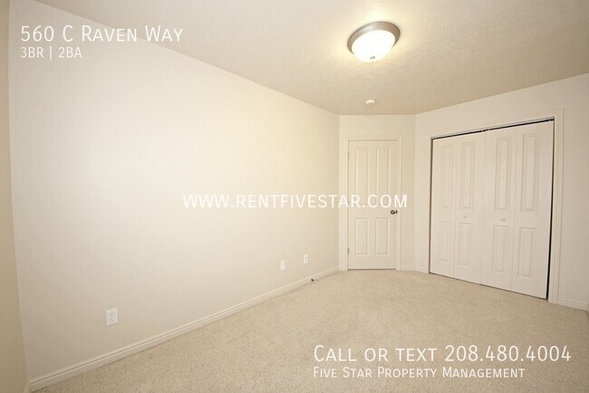 Building Photo - 560 Raven Way