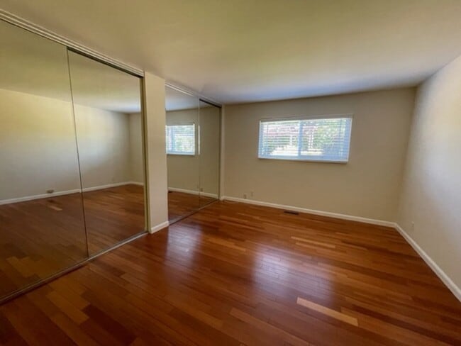 Building Photo - Wonderful 4 bedroom, single level home in ...