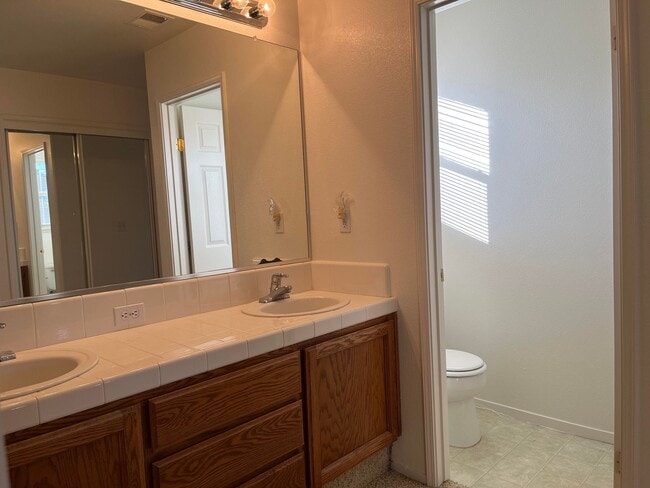 Building Photo - 686 Millbrook St