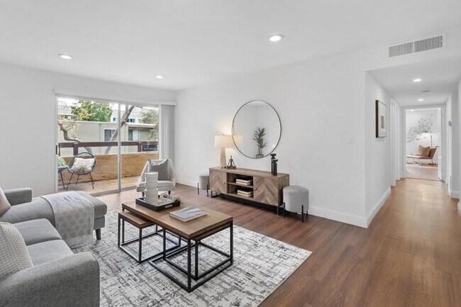 Building Photo - 280 Tradewinds Dr