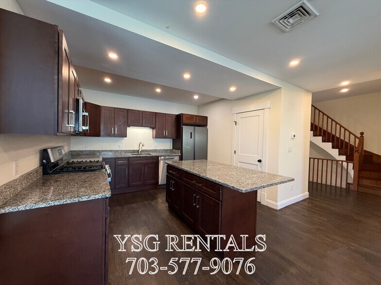 Building Photo - 17 Lambert Ave